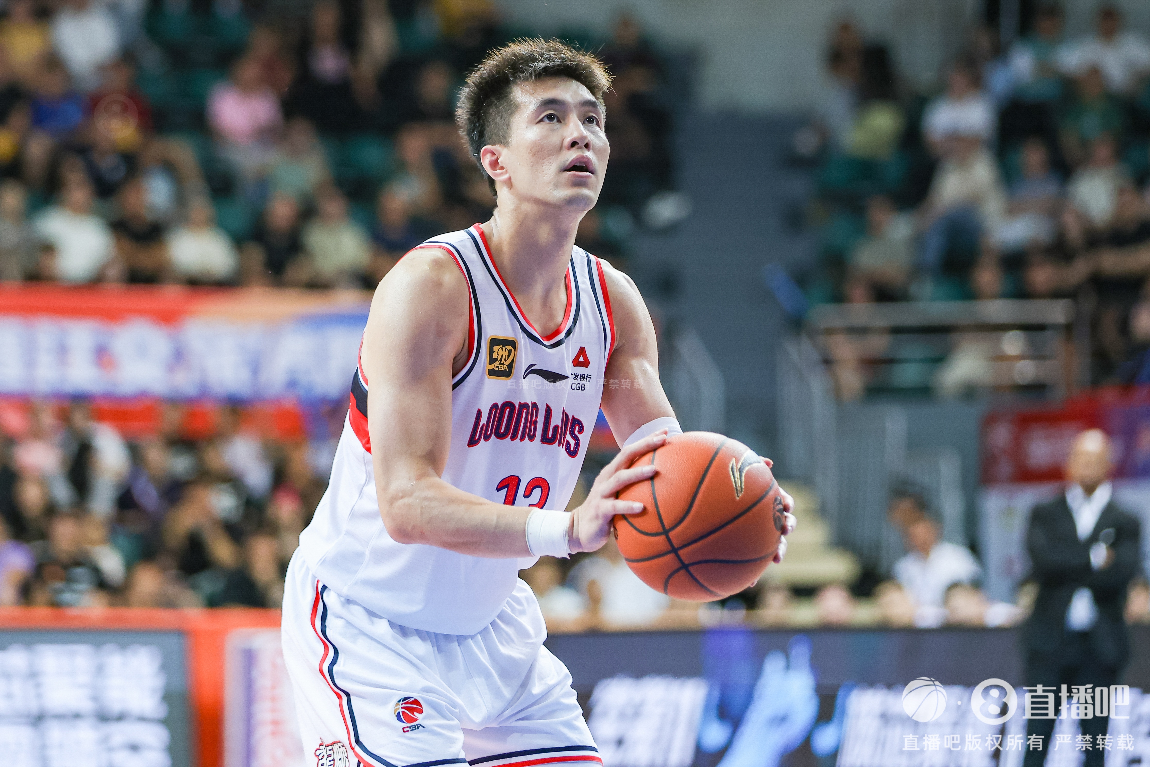 开云在线-郭艾伦&amp;家人被骗千万！记者：他是球痴容易信朋友 给坏人可乘之机